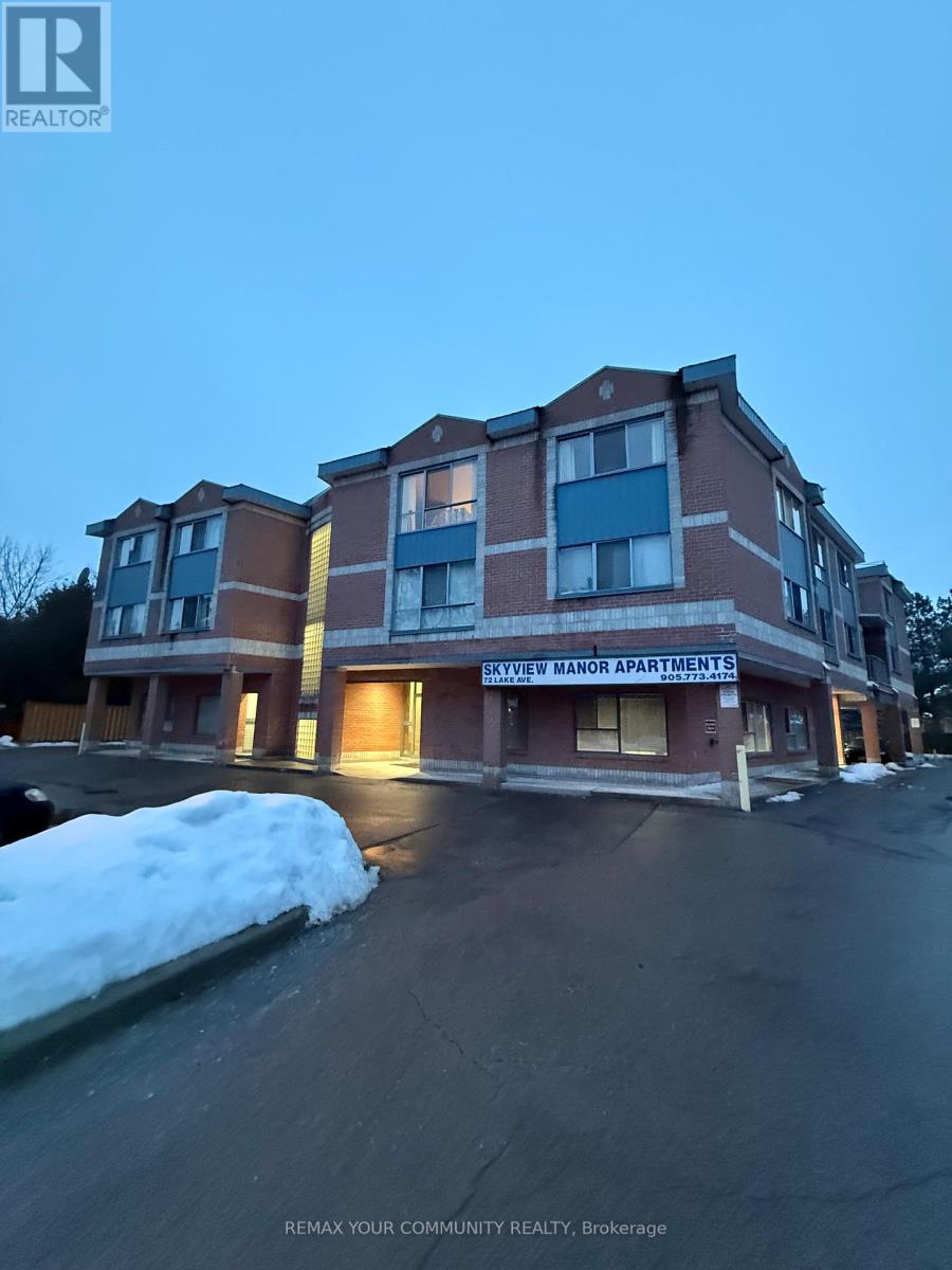Apartment at G4 - 72 LAKE AVENUE, Richmond Hill (Oak Ridges Lake Wilcox)
