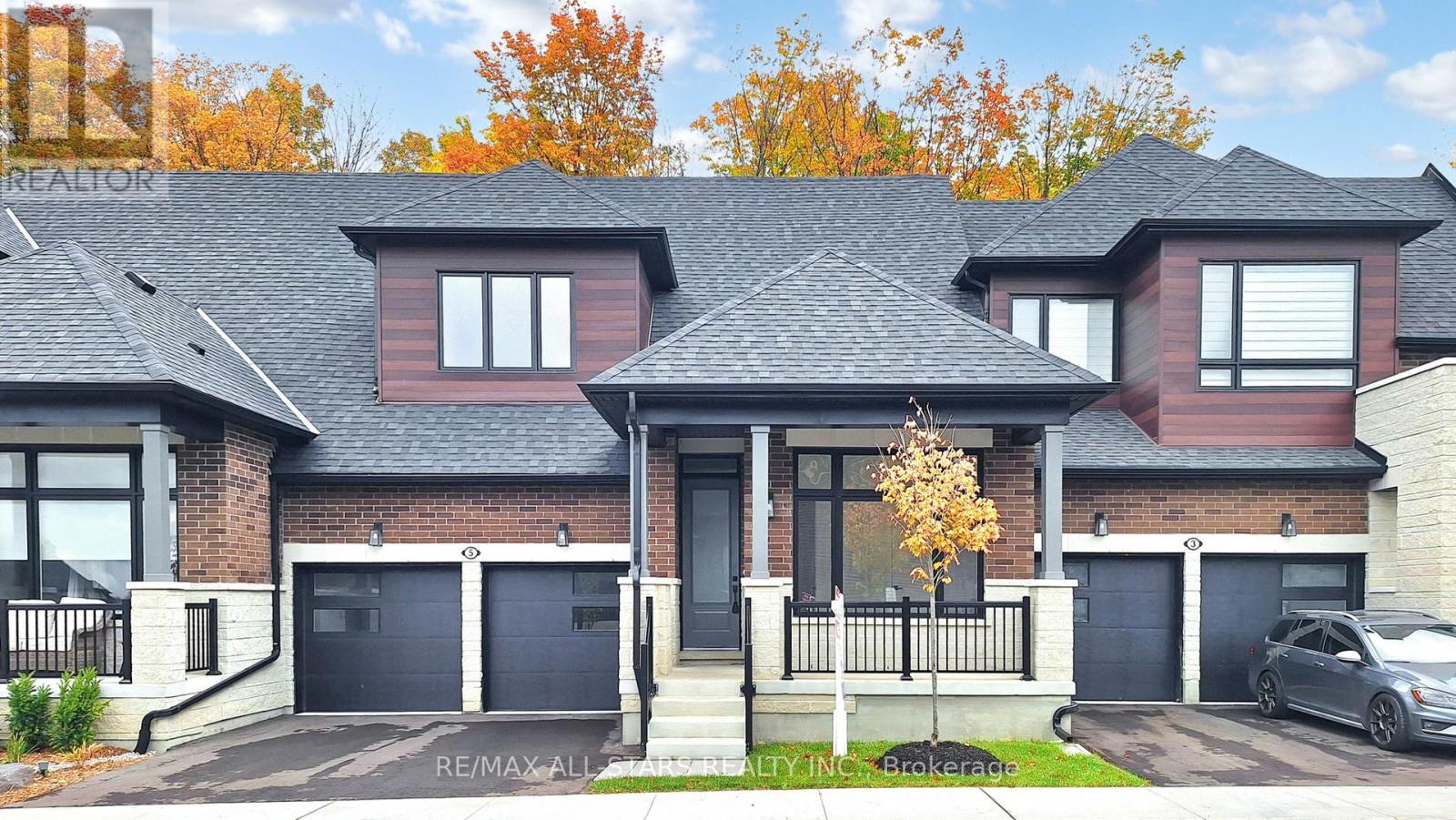 Townhouse at 5 VERN ROBERTSON GATE, Uxbridge
