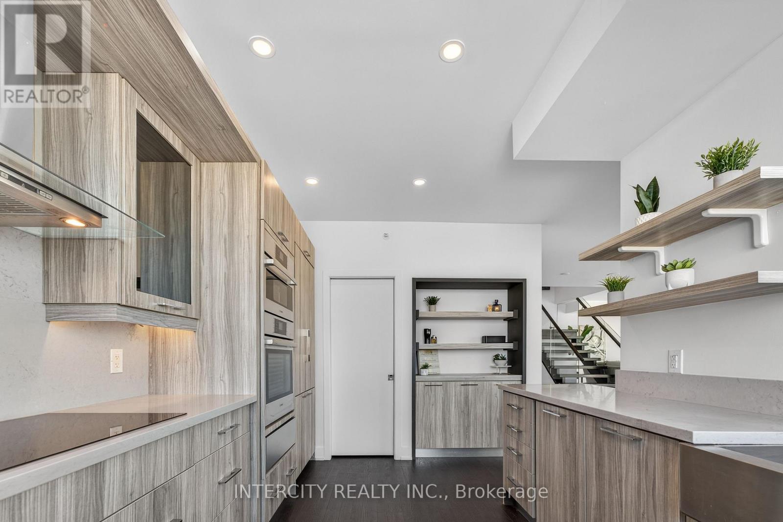 Apartment at PH05 (3605) - 2910 HIGHWAY 7 ROAD, Vaughan