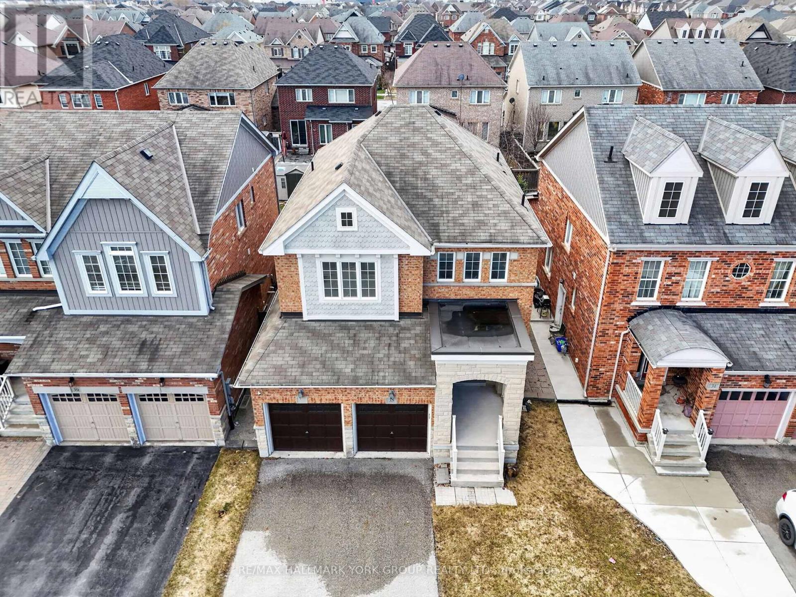 Detached at 35 AMBERWING LANDING, Bradford West Gwillimbury