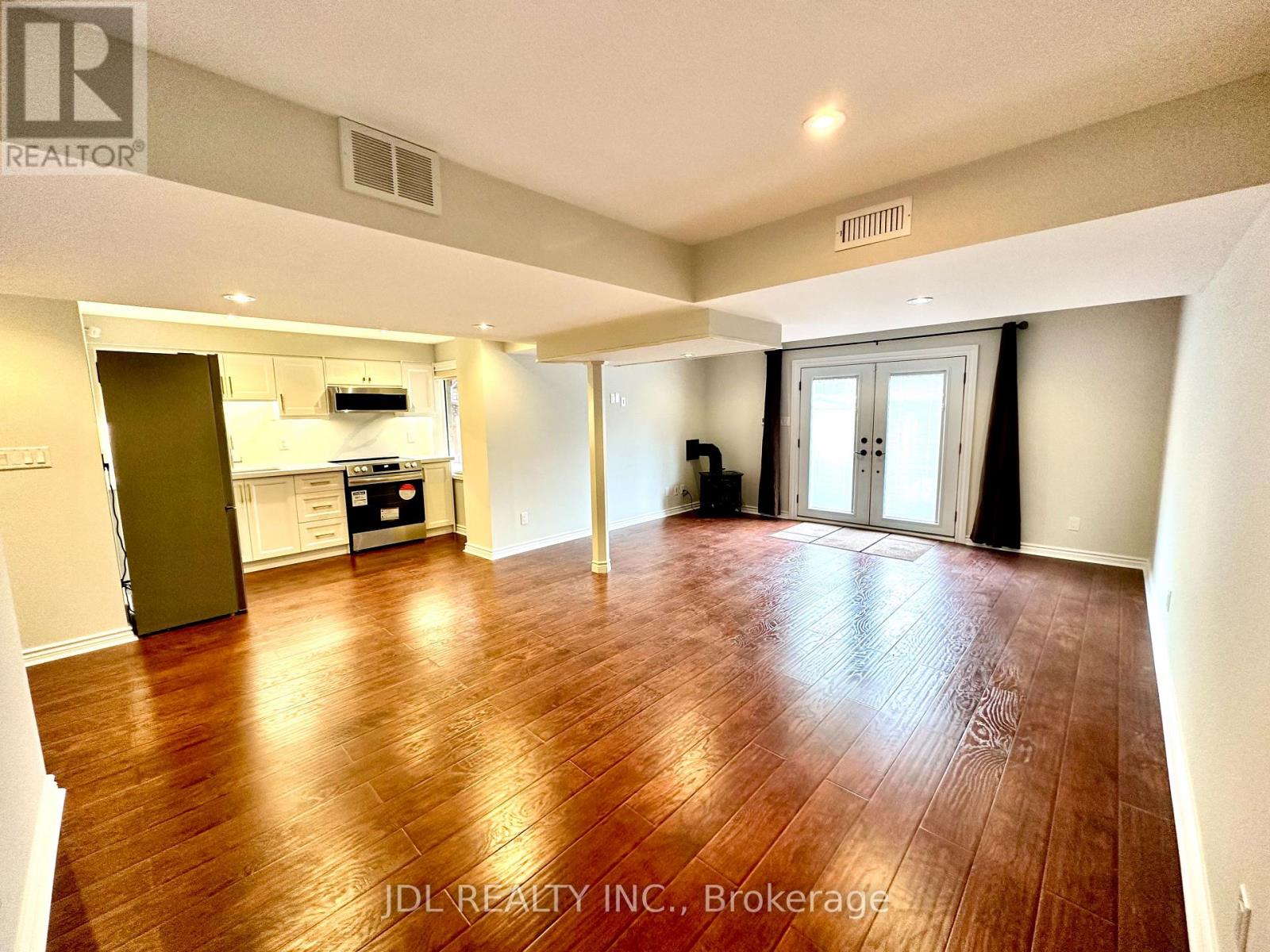 Detached at WALKOUT BASEMENT - 32 BESTVIEW CRESCENT, Vaughan (Maple)