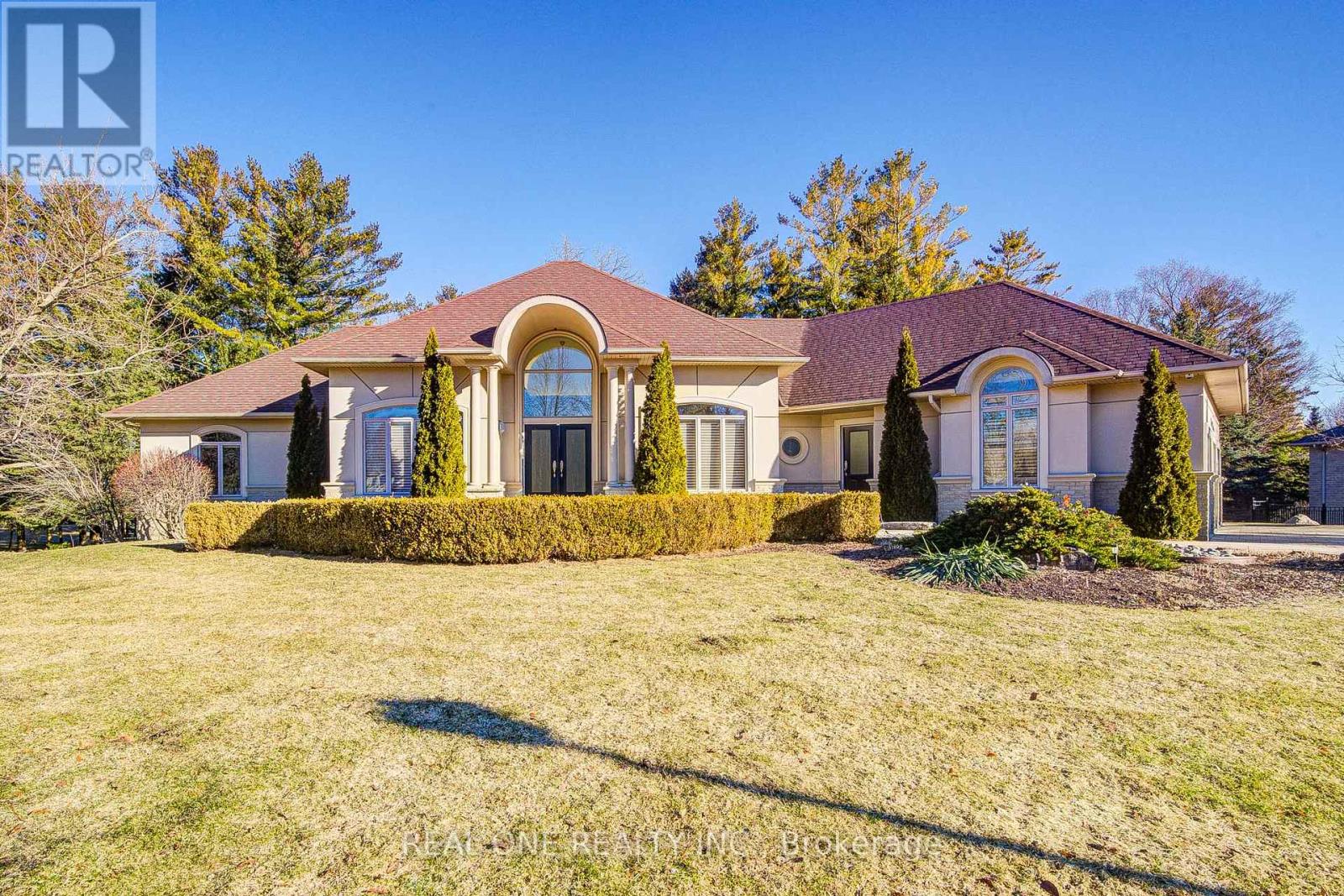 Detached at 24 MAPLEHYRN AVENUE, East Gwillimbury (Sharon)