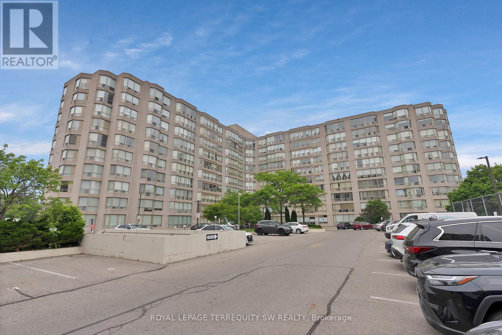Apartment at 113 - 309 MAJOR MACKENZIE DRIVE E, Richmond Hill (Harding)