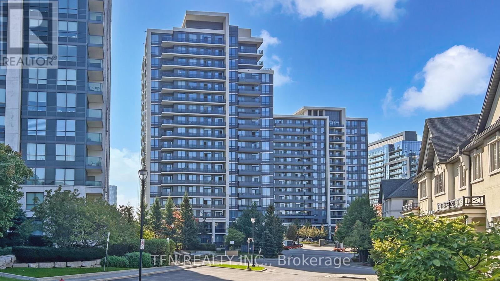 Apartment at 307 - 75 NORTH PARK ROAD S, Vaughan (Beverley Glen)