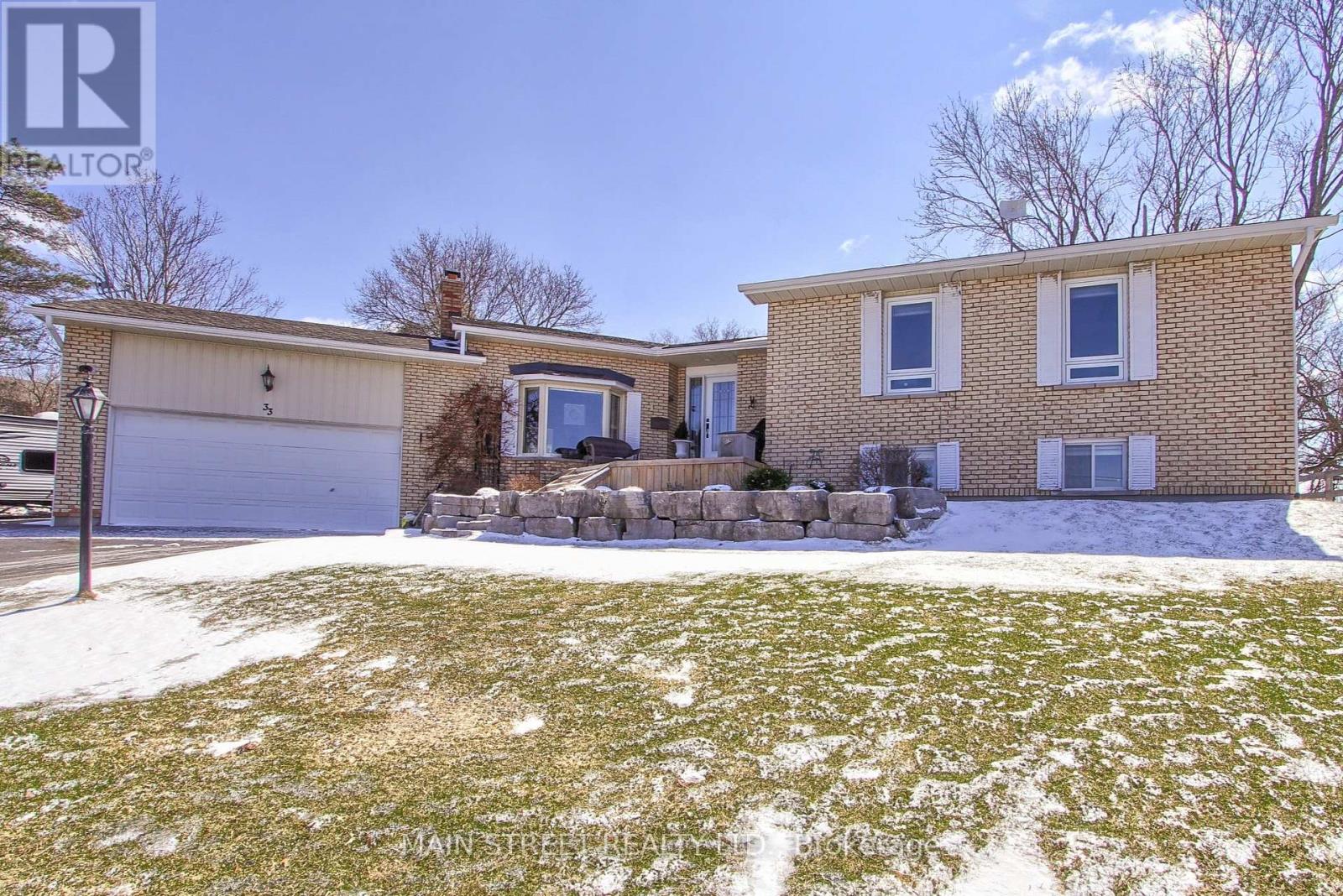 Detached at 33 AVONLEA ROAD E, Uxbridge