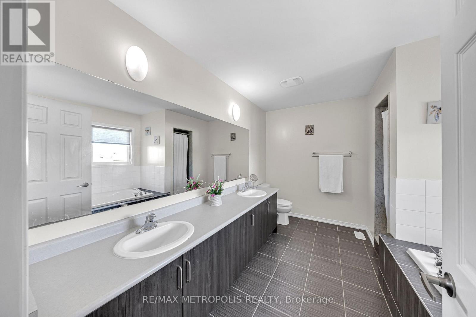 Detached at 118 CAUTHERS CRESCENT, New Tecumseth