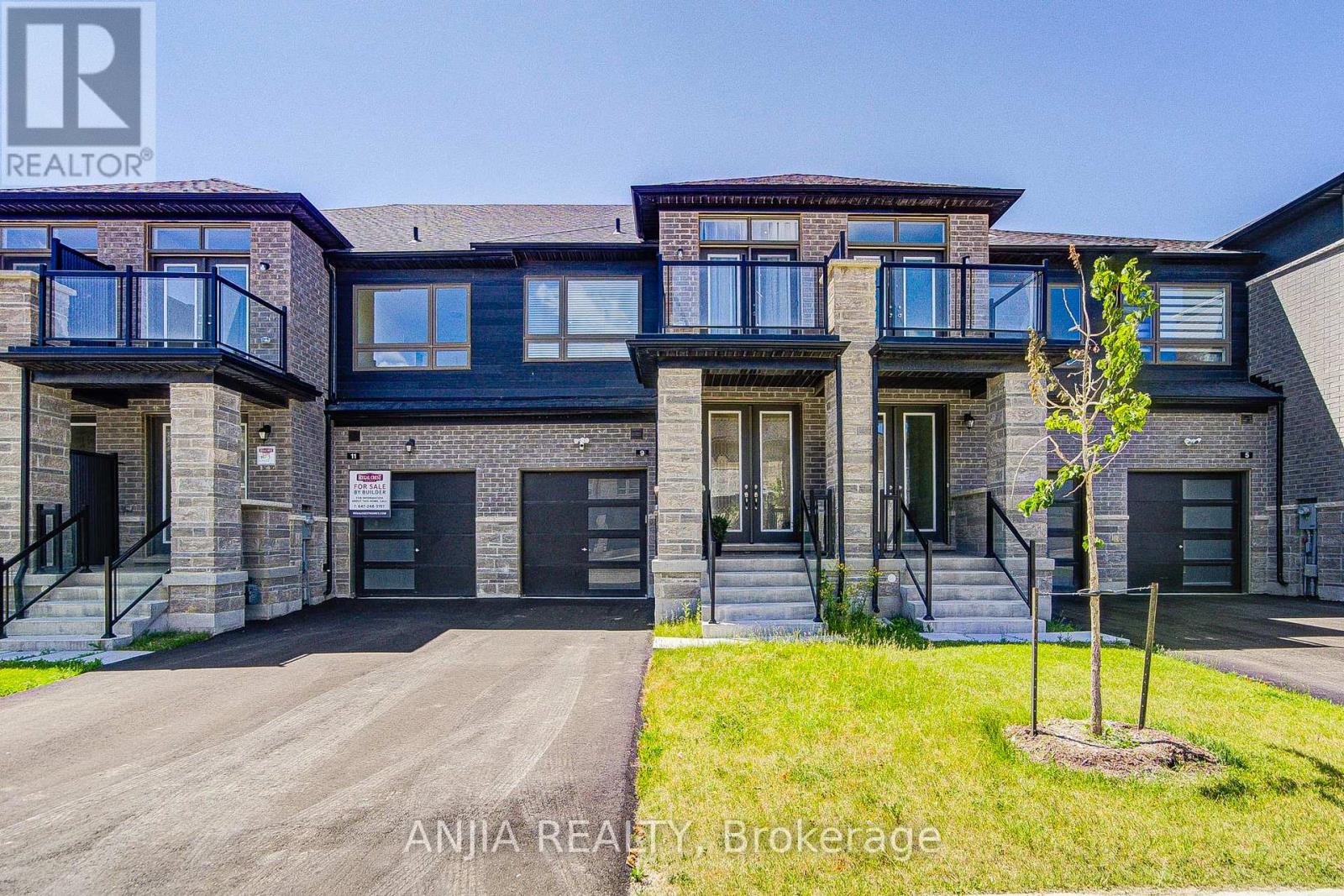 Townhouse at 9 MACE AVENUE, Richmond Hill