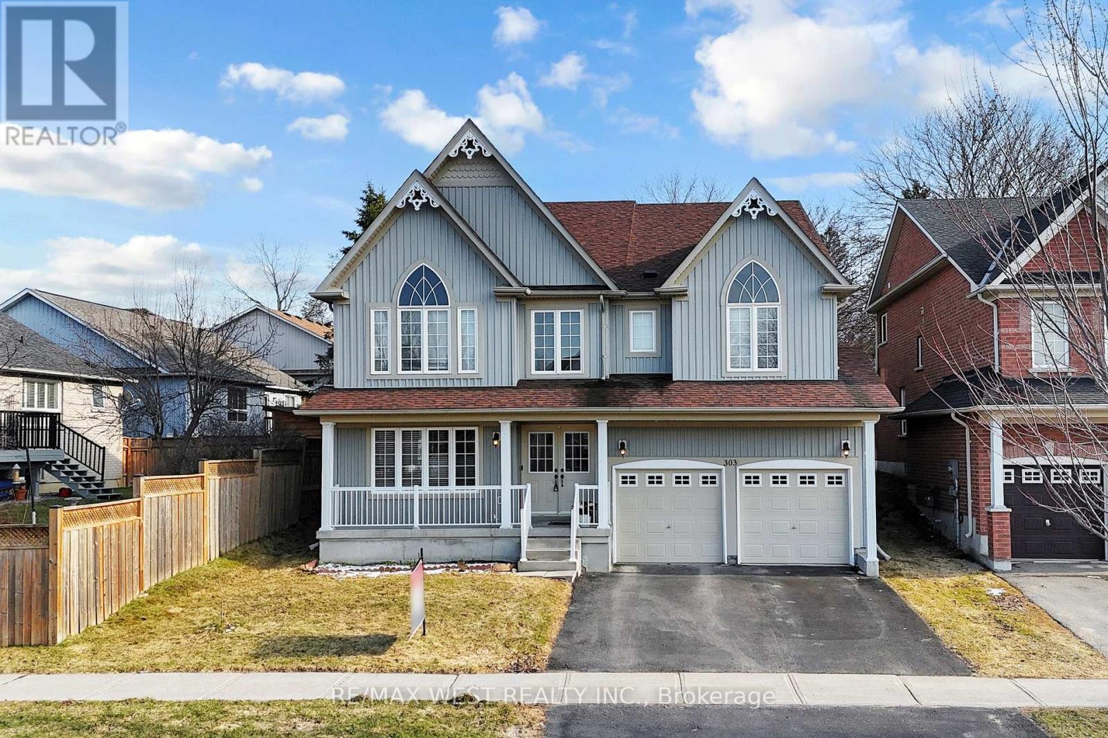 Detached at 303 KING STREET E, East Gwillimbury (Mt Albert)