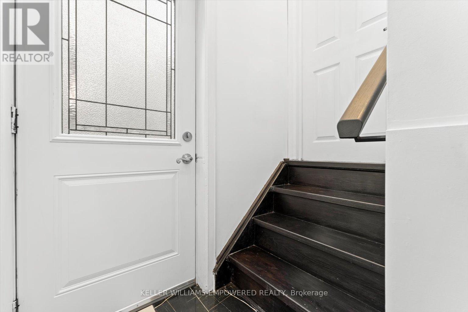 Detached at LOWER 1 - 65 MURRAY DRIVE, Aurora