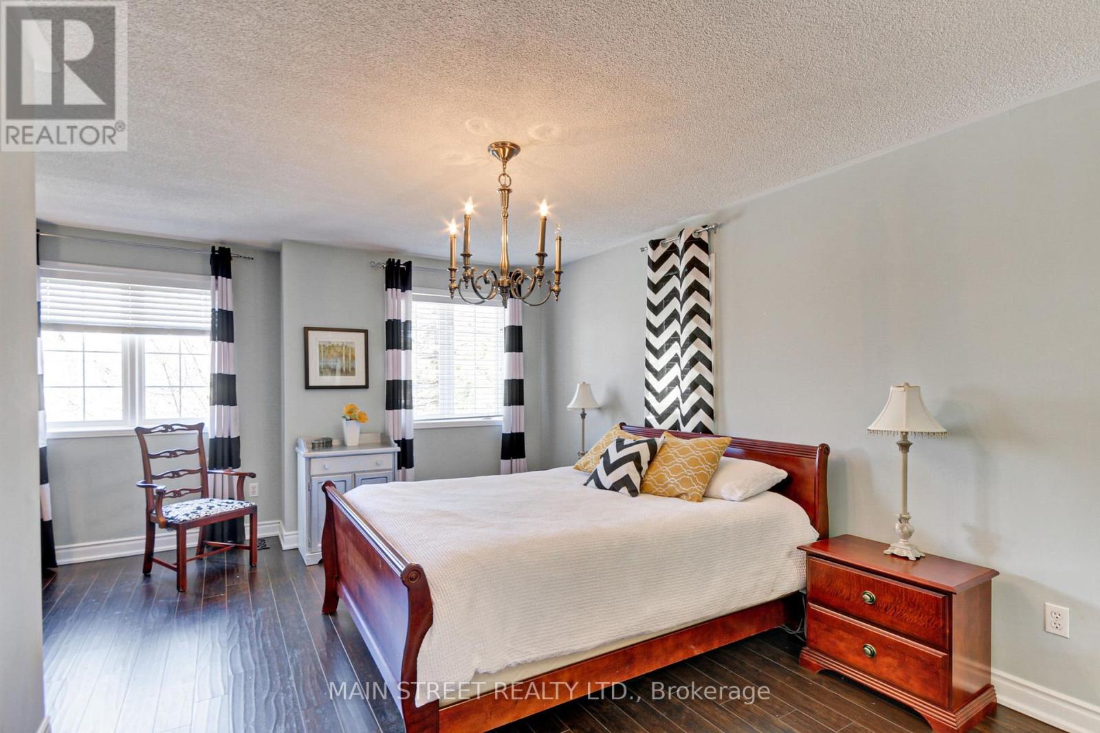 Semi-Detached/Link at 108 HOLLANDVIEW TRAIL, Aurora