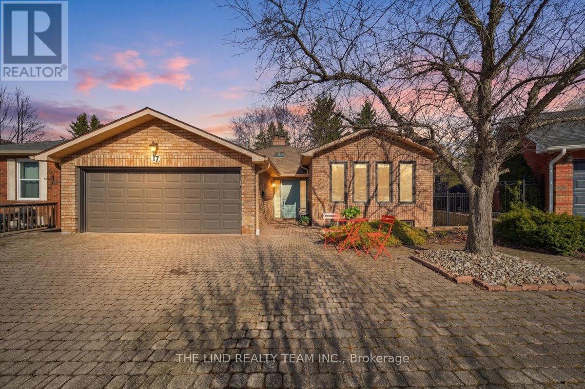 Detached at 17 APRIL GARDENS, Aurora (Aurora Heights)