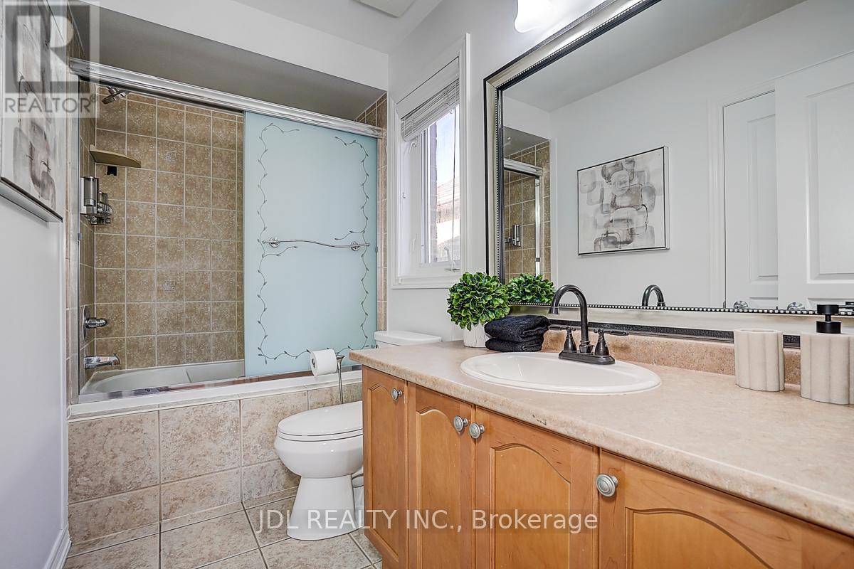 Detached at 46 BRAEHEAD DRIVE, Richmond Hill