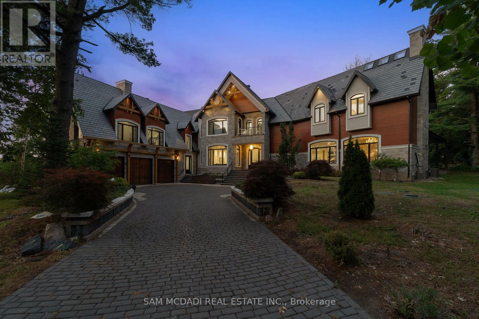 Detached at 15 GLENVIEW HEIGHTS LANE, King