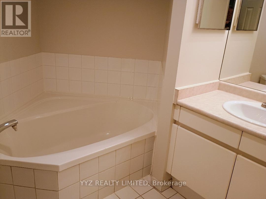 Apartment at 712 - 1 CLARK AVENUE W, Vaughan
