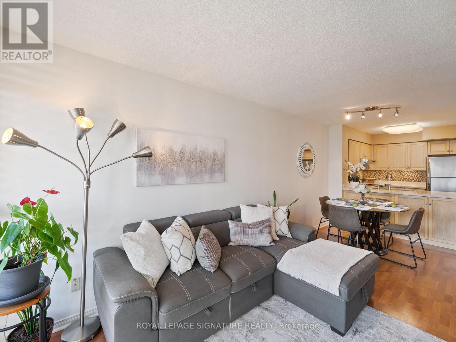Apartment at 502 - 9 NORTHERN HTS DRIVE, Richmond Hill