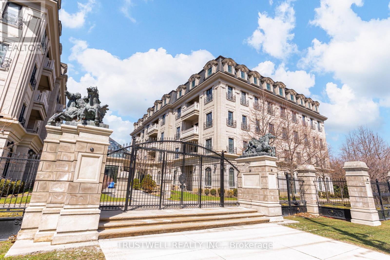 Apartment at 303 - 1 VERCLAIRE GATE, Markham (Unionville)