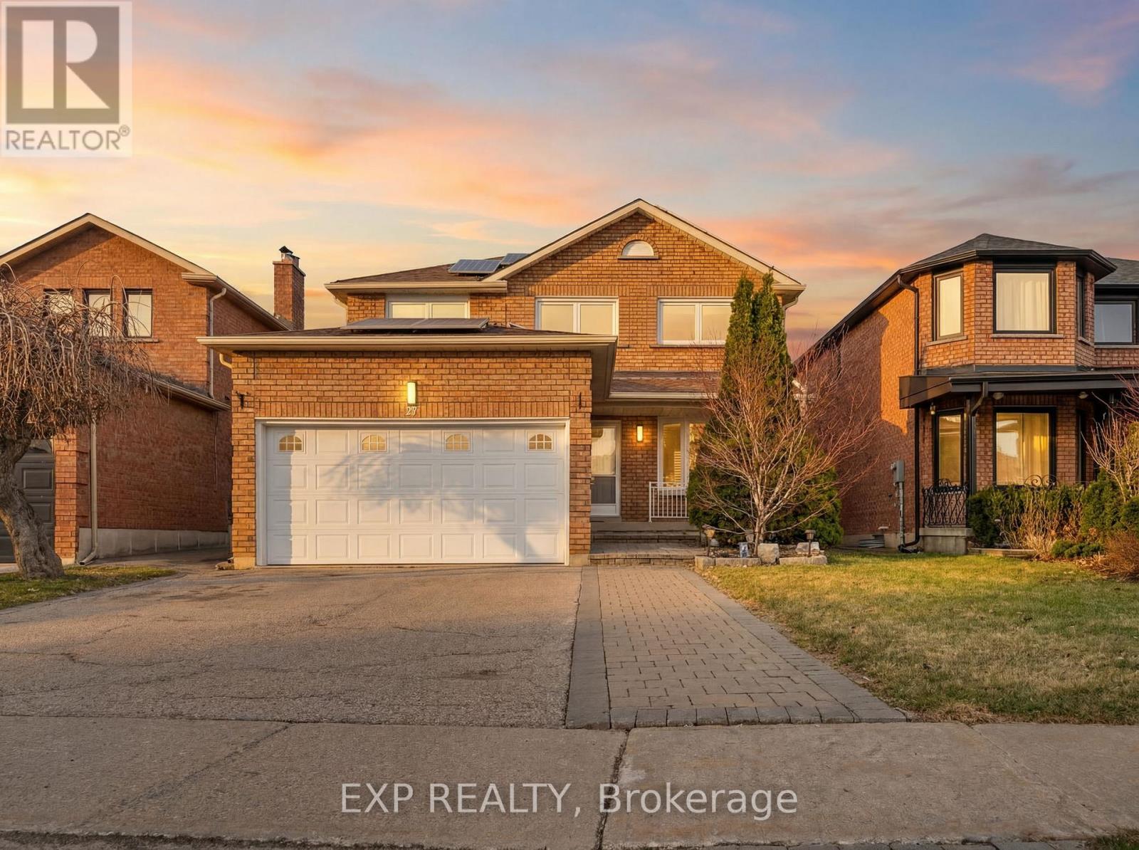 Detached at 27 VIA NOVA DRIVE, Vaughan (East Woodbridge)