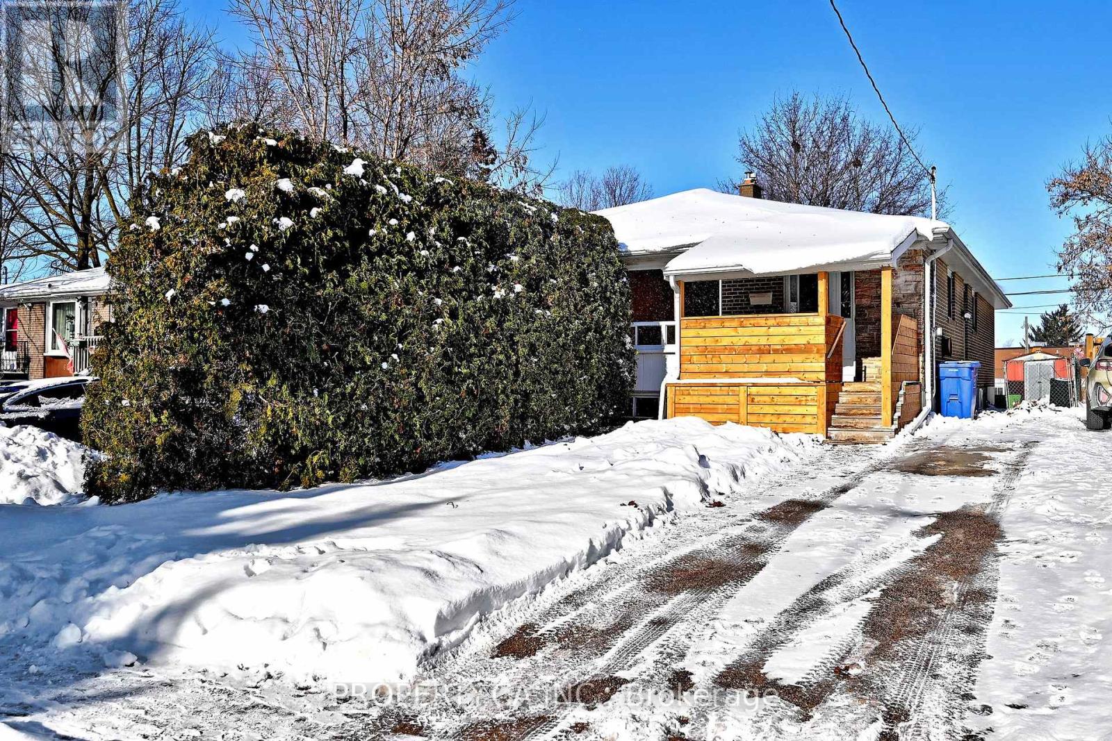 Semi-Detached/Link at 701 SUNNYPOINT DRIVE, Newmarket (Huron Heights-Leslie Valley)