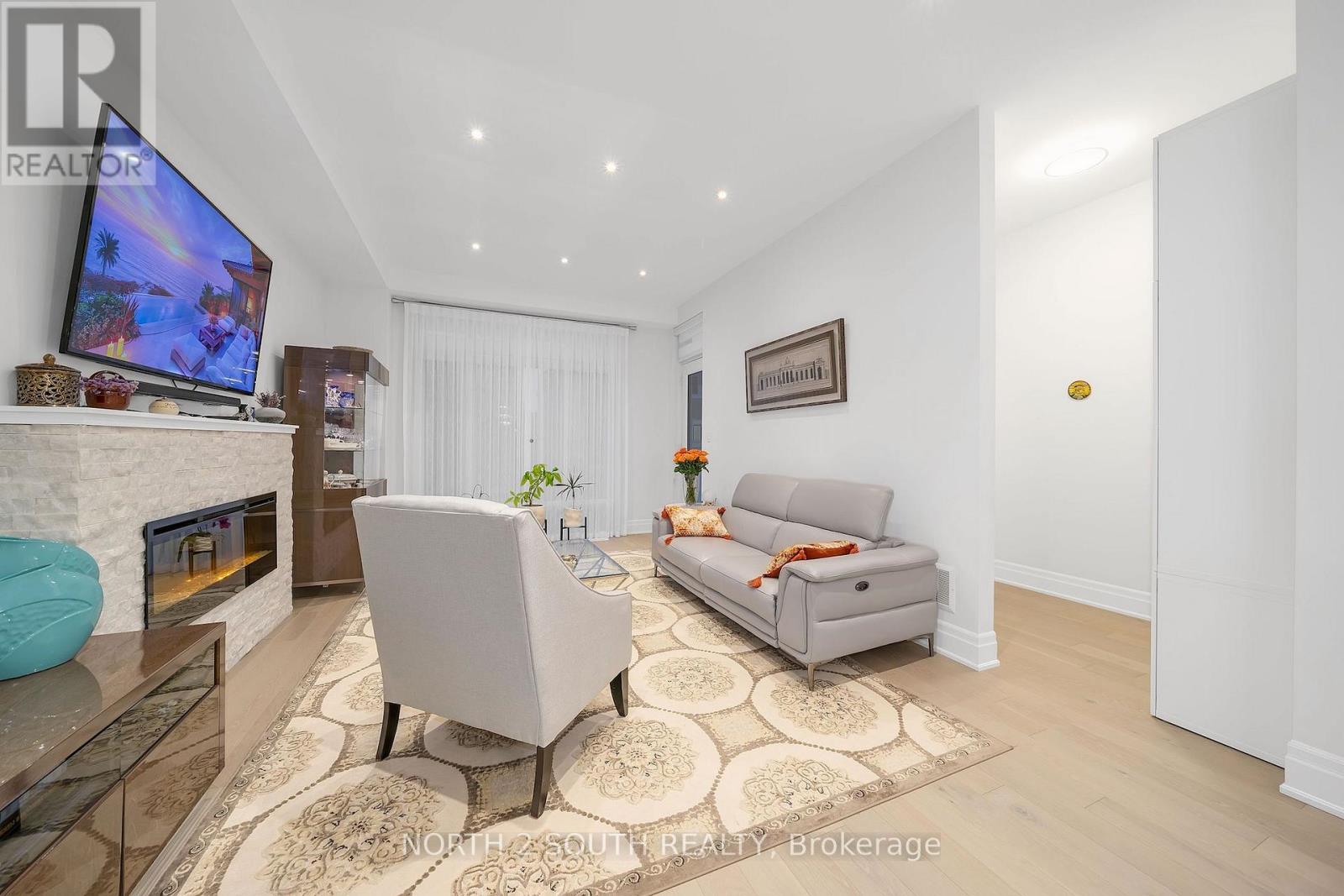Townhouse at 25 AYLIN CRESCENT, Vaughan