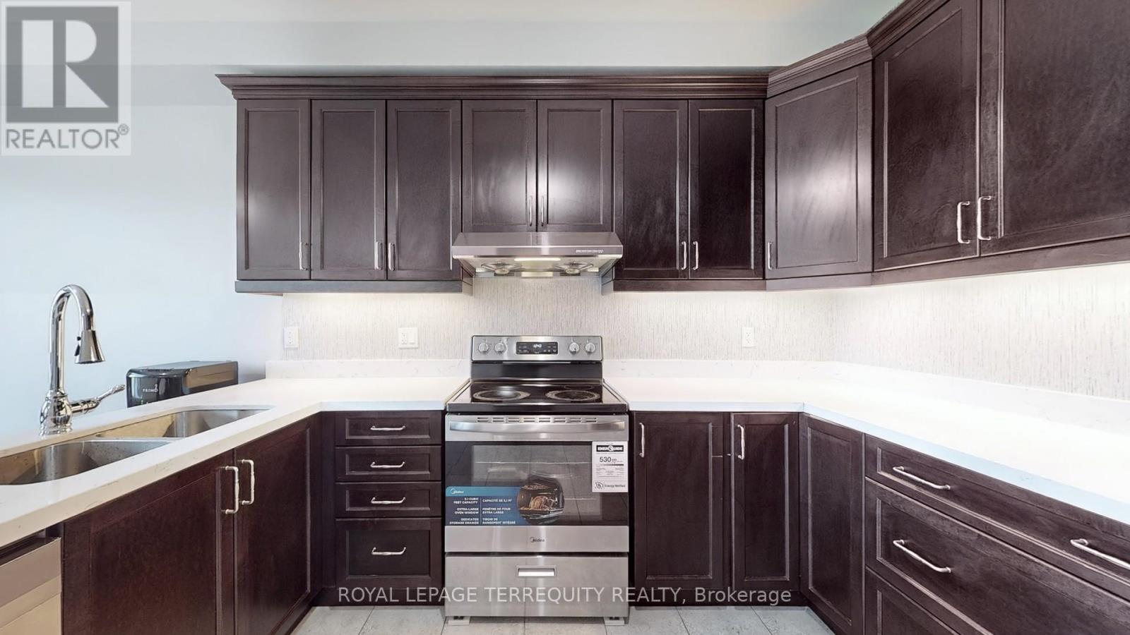 Detached at 28 RICHMOND PARK DRIVE, Georgina