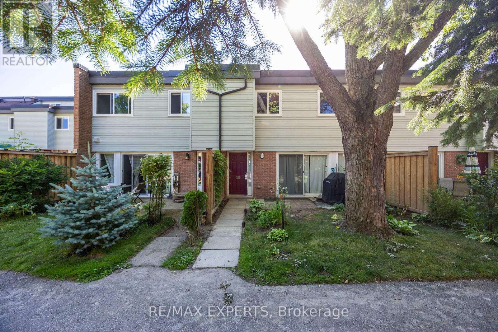 Townhouse at 242 MILESTONE CRESCENT, Aurora (Aurora Village)