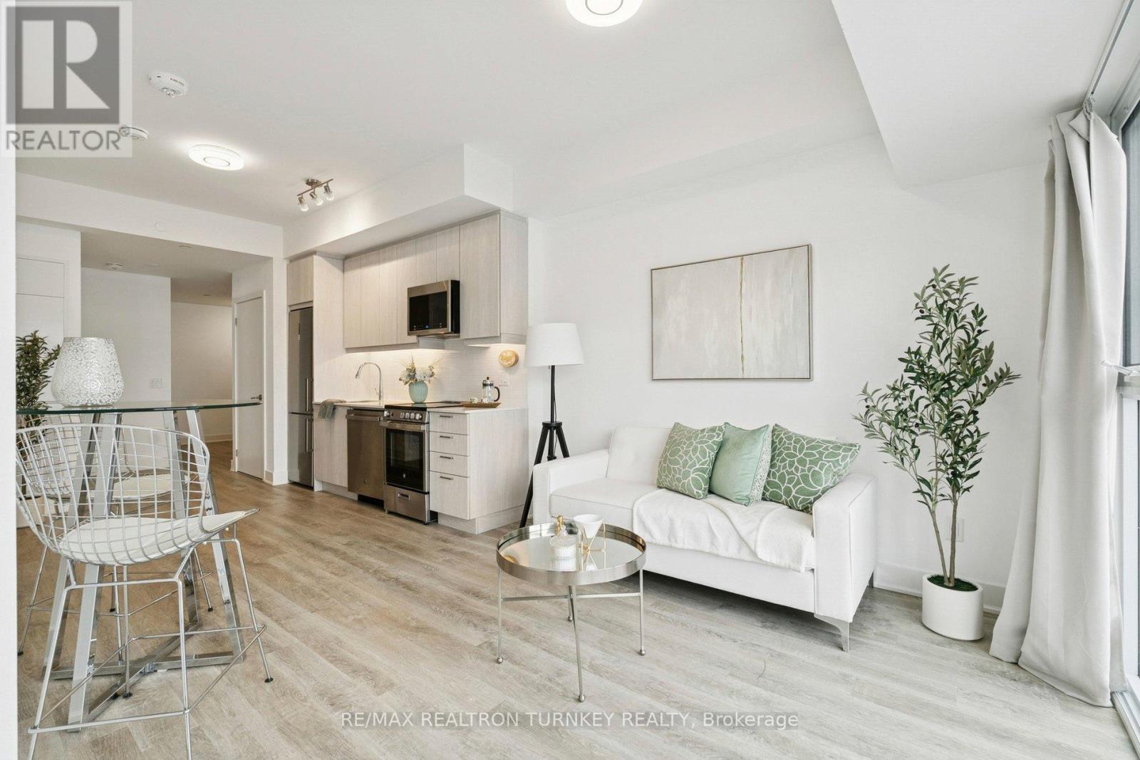 Apartment at 018 - 185 DEERFIELD ROAD, Newmarket (Central Newmarket)