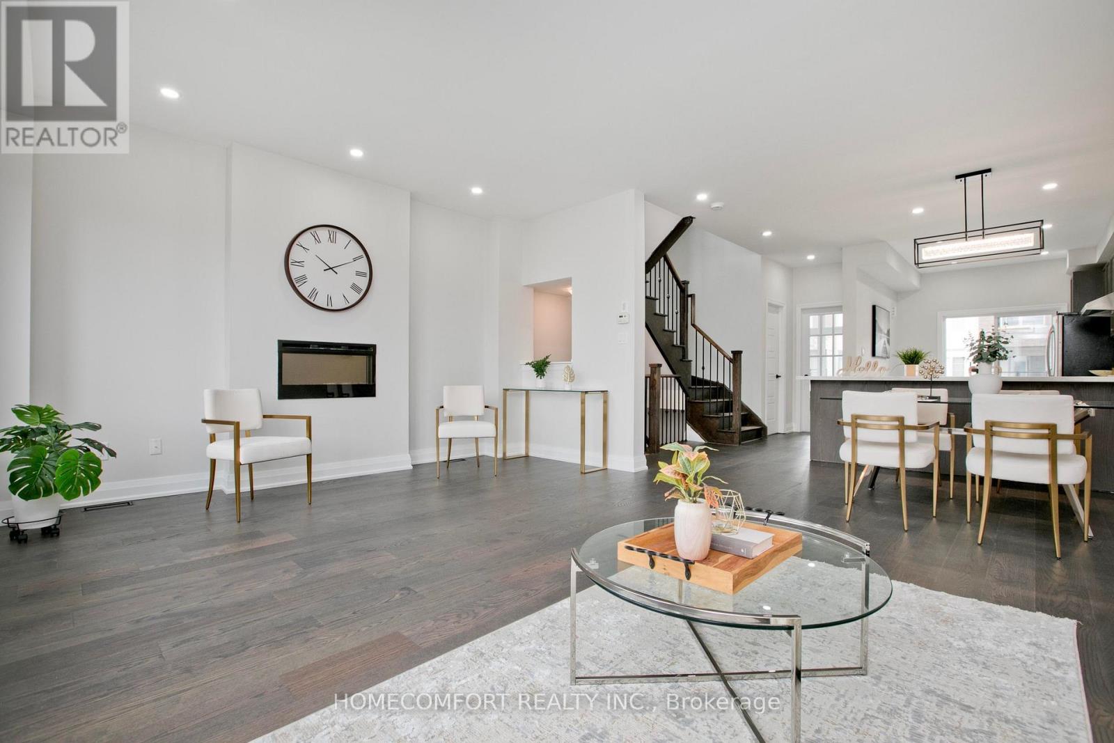 Townhouse at 42 VANTAGE LOOP, Newmarket (Woodland Hill)