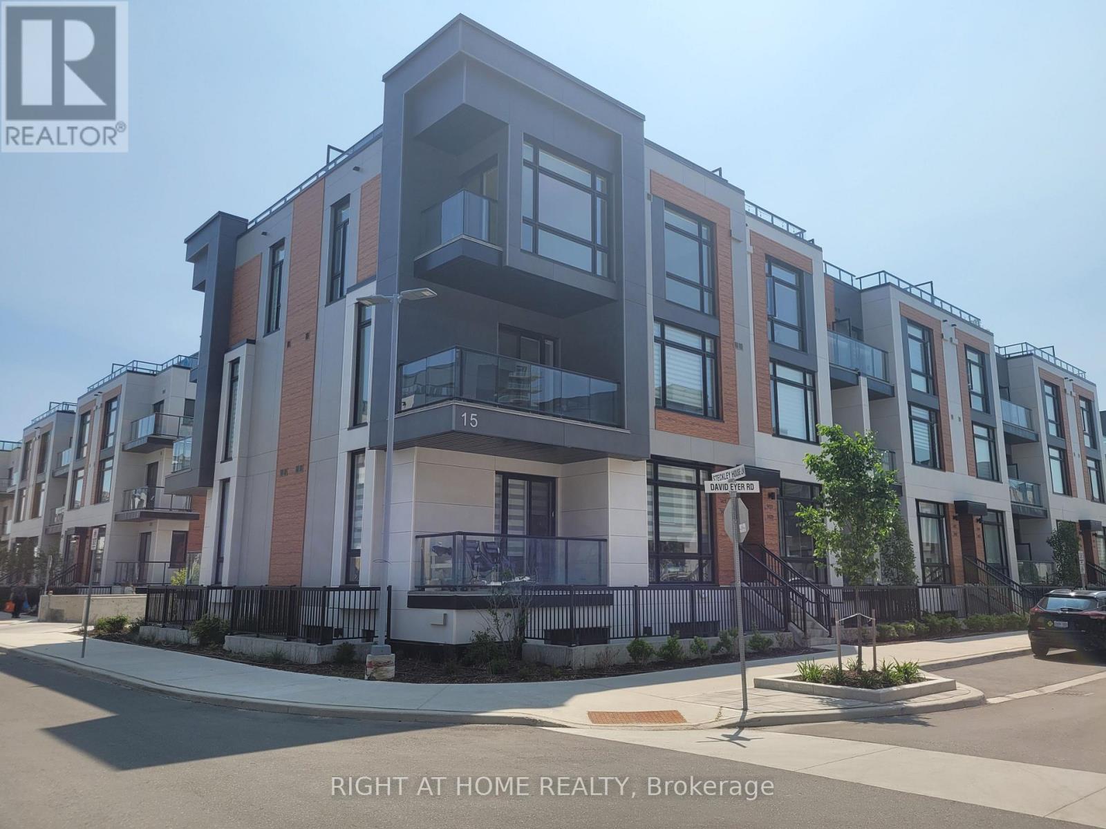 Townhouse at 1411 - 15 DAVID EYER ROAD, Richmond Hill