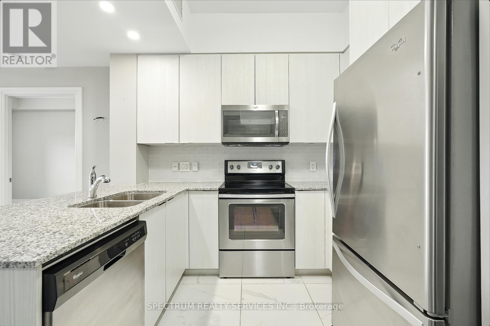 Apartment at 411 - 86 WOODBRIDGE AVENUE, Vaughan