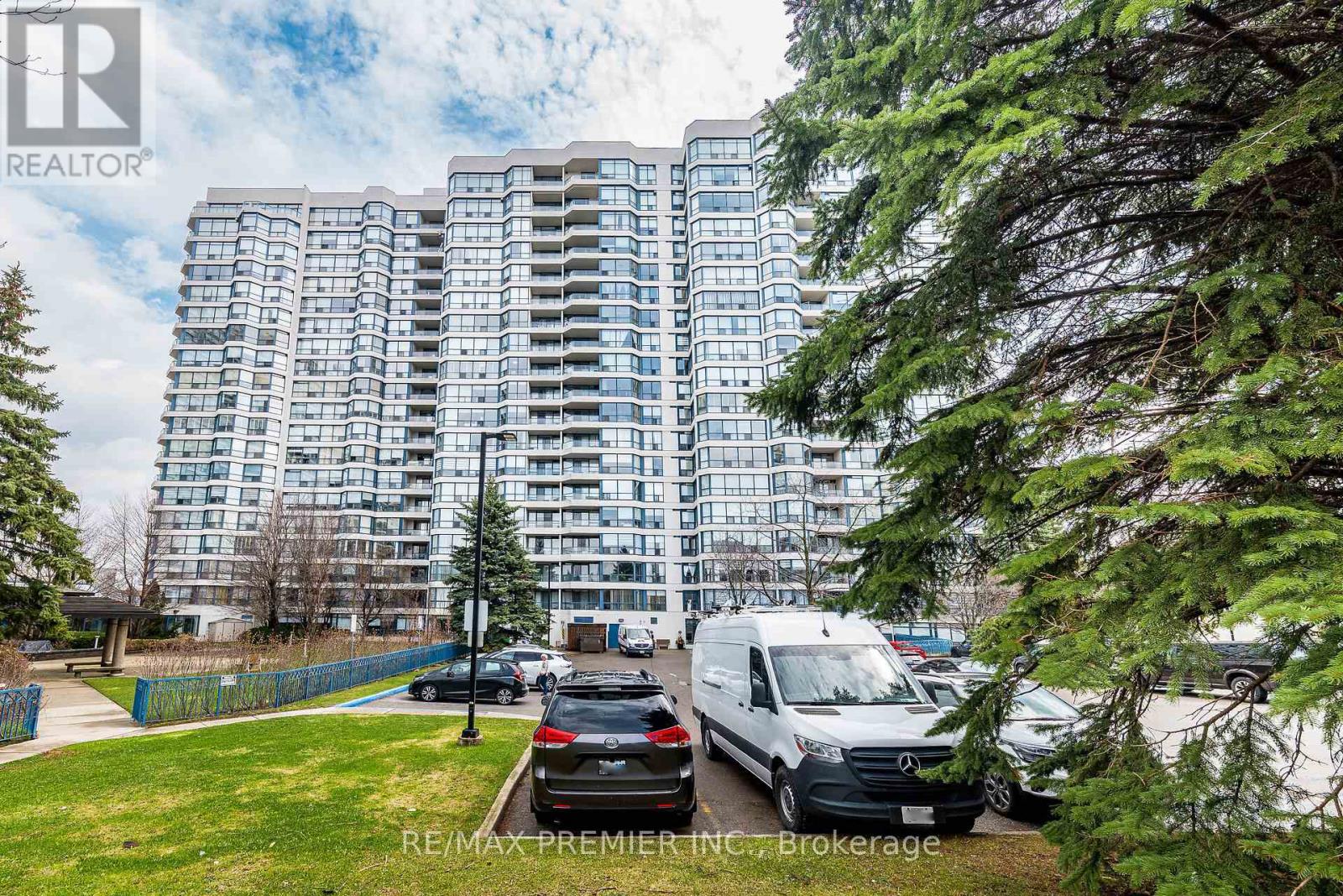 Apartment at 1412 - 7300 YONGE STREET, Vaughan (Crestwood-Springfarm-Yorkhill)