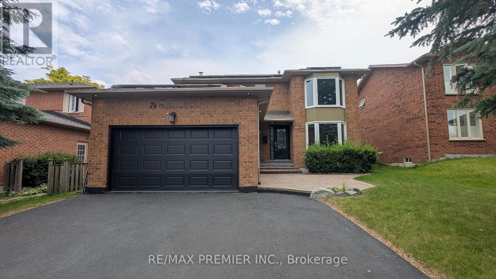 Detached at 74 ATTRIDGE DRIVE, Aurora (Aurora Village)