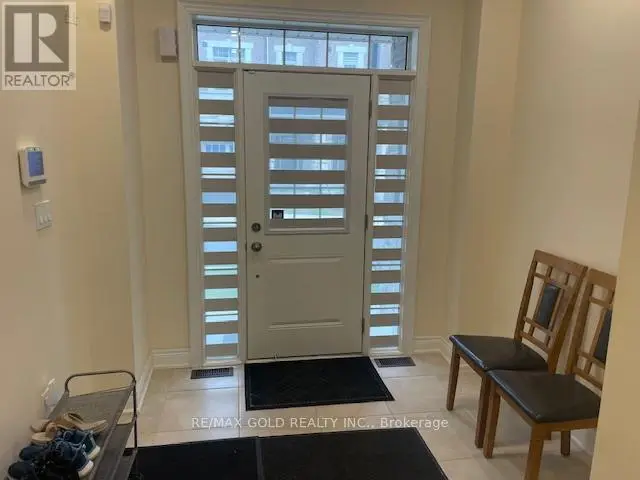 Townhouse at MAIN FLOOR 1 BED 1 BATH - 48 ANDRESS WAY, Markham