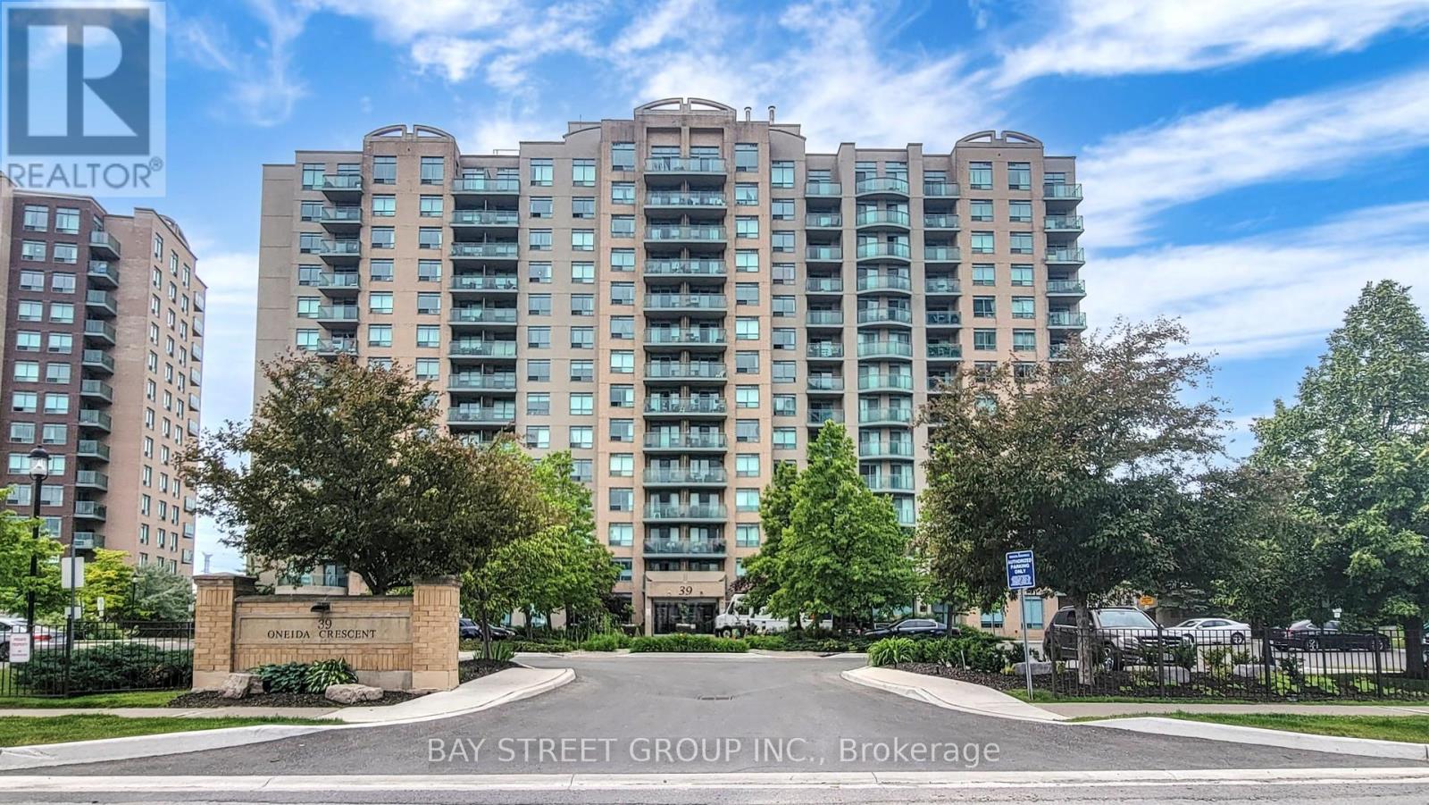 Apartment at LPH19 - 39 ONEIDA CRESCENT, Richmond Hill (Langstaff)