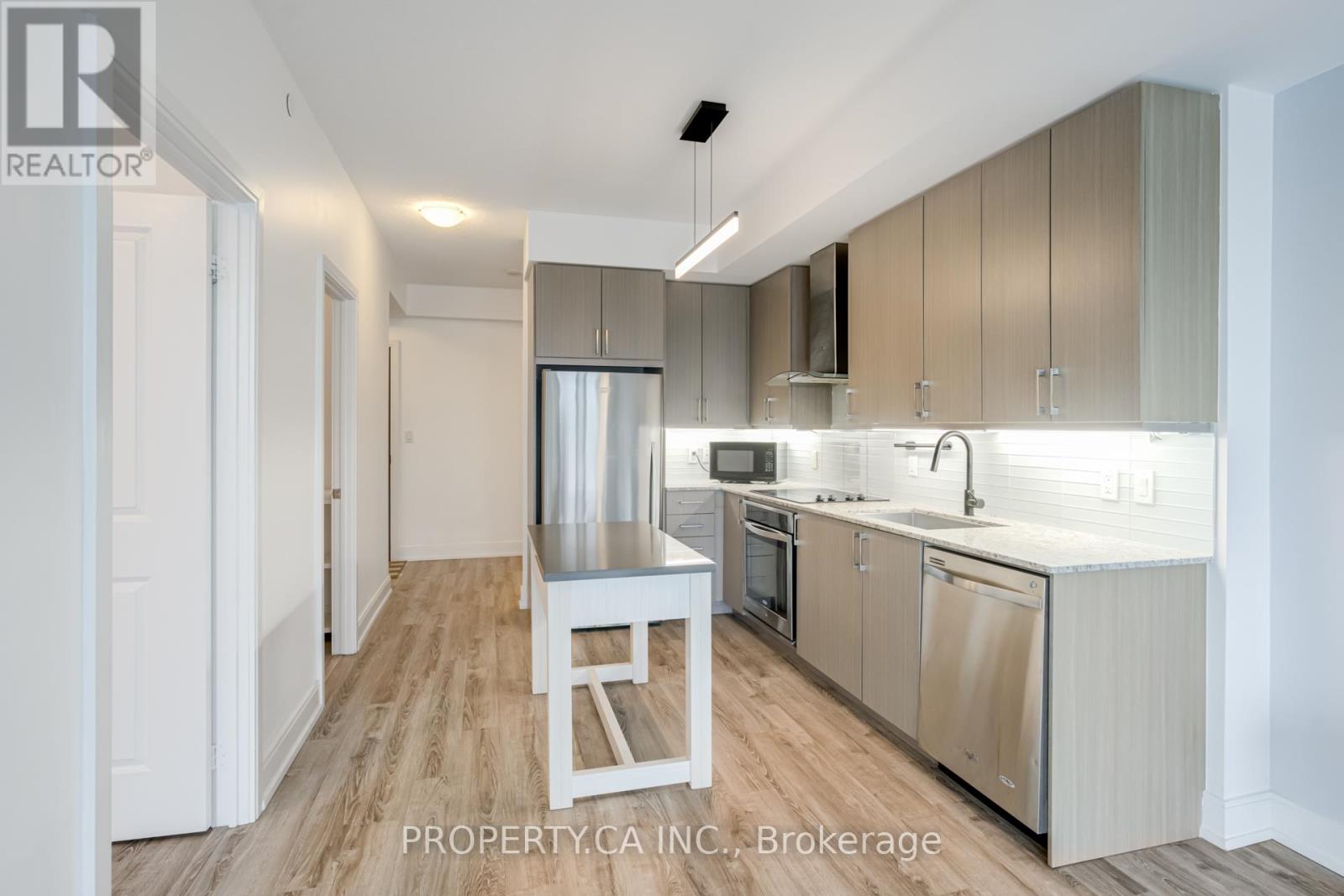 Apartment at 305B - 9600 YONGE STREET, Richmond Hill (North Richvale)