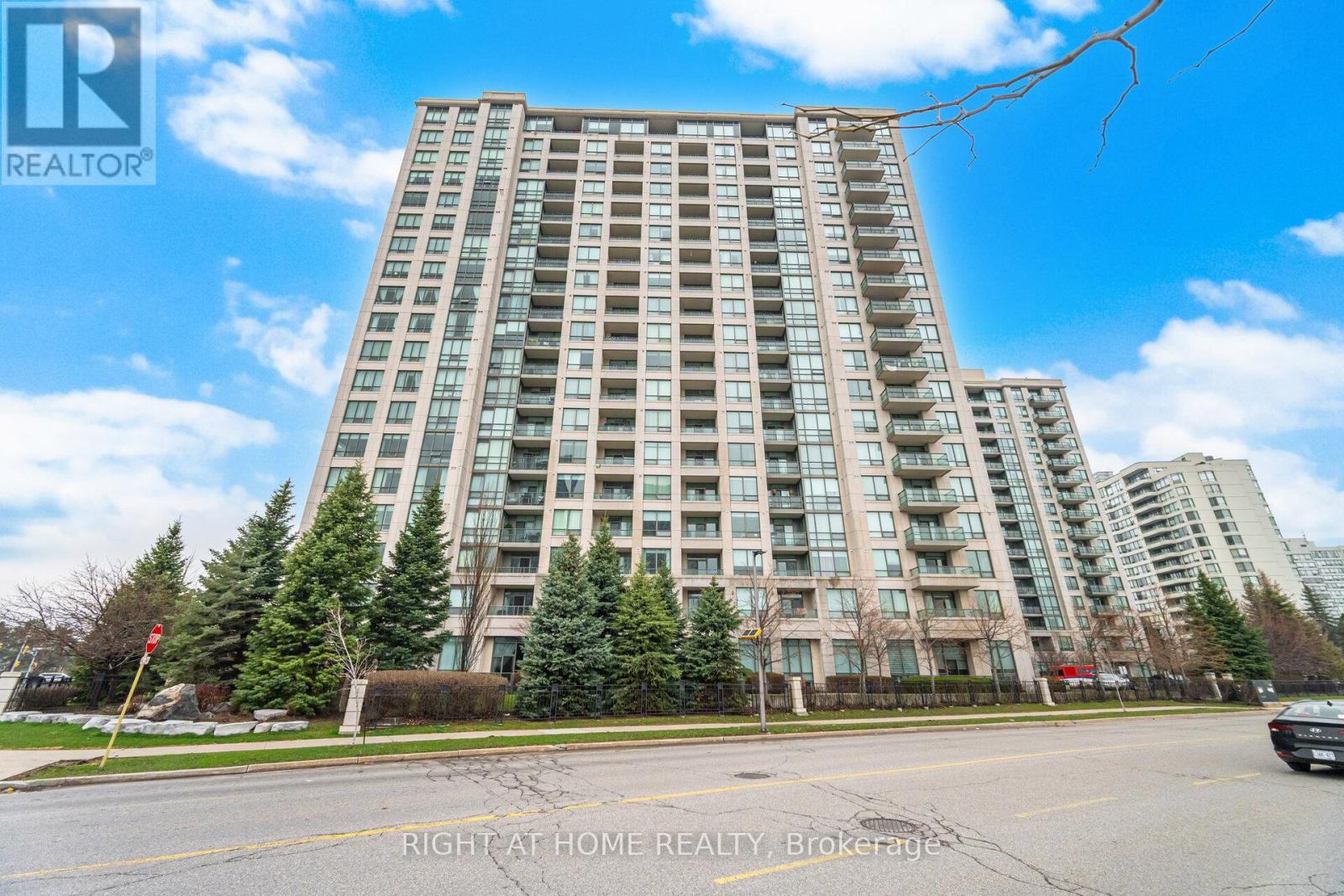 Apartment at 1010 - 88 PROMENADE CIRCLE, Vaughan (Brownridge)