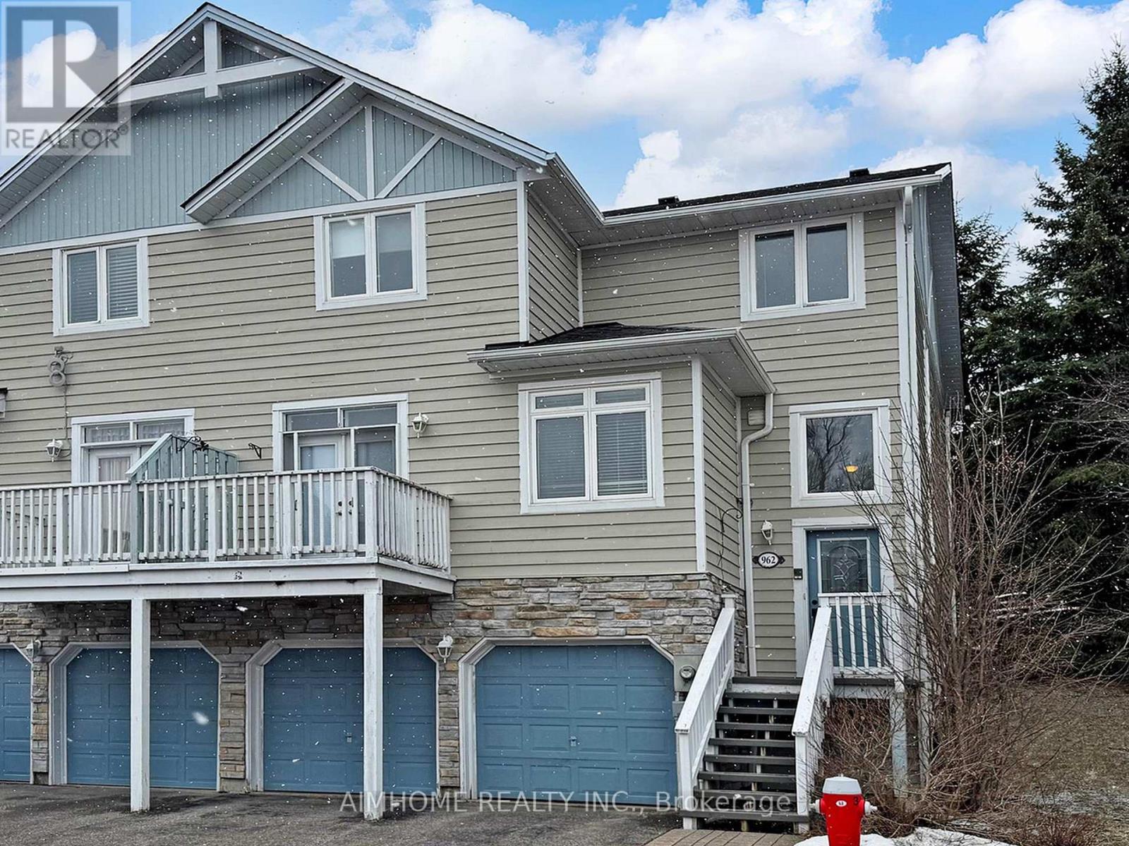 Townhouse at 962 ON BOGART CIRCLE, Newmarket (Gorham-College Manor)