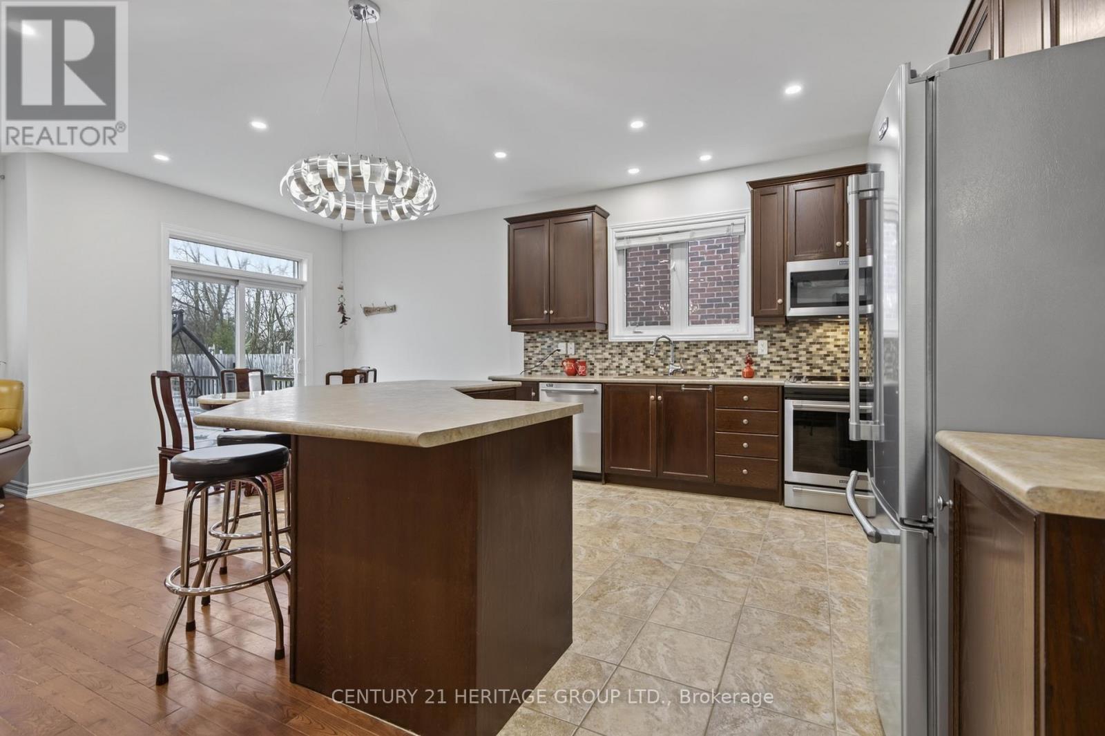 Detached at 136 RIVEREDGE DRIVE, Georgina