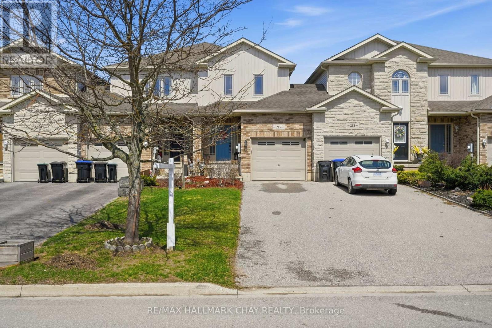 Townhouse at 215 BANTING CRESCENT, Essa (Angus)