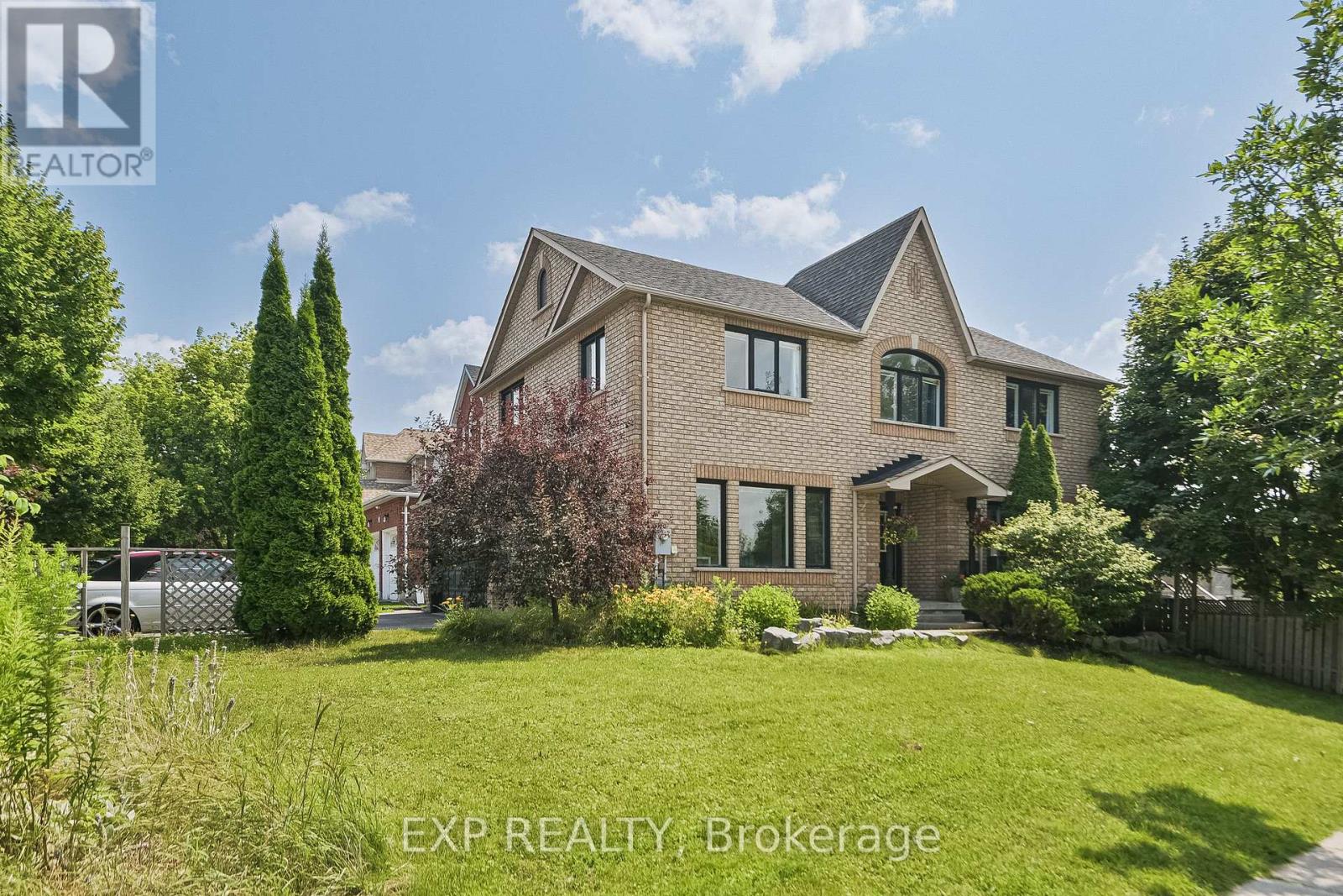 Detached at 29 BATSON DRIVE, Aurora (Aurora Village)