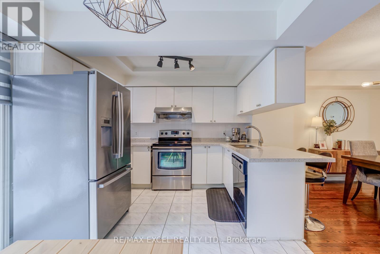 Townhouse at 37 - 18 CLARK AVENUE W, Vaughan