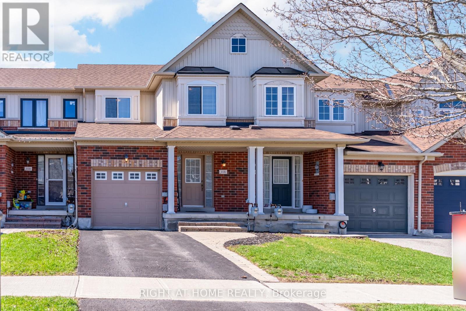 Townhouse at 105 HAMMILL HEIGHTS, East Gwillimbury (Mt Albert)