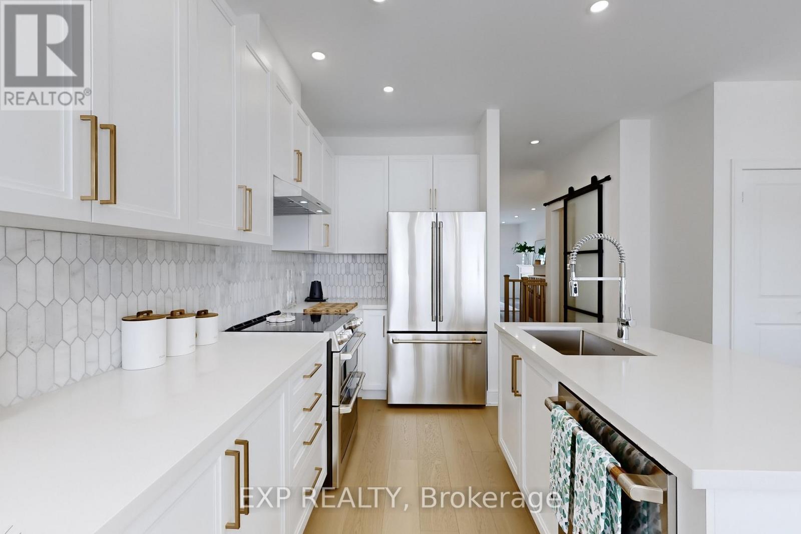 Detached at 10 PALMIRA DRIVE, Georgina
