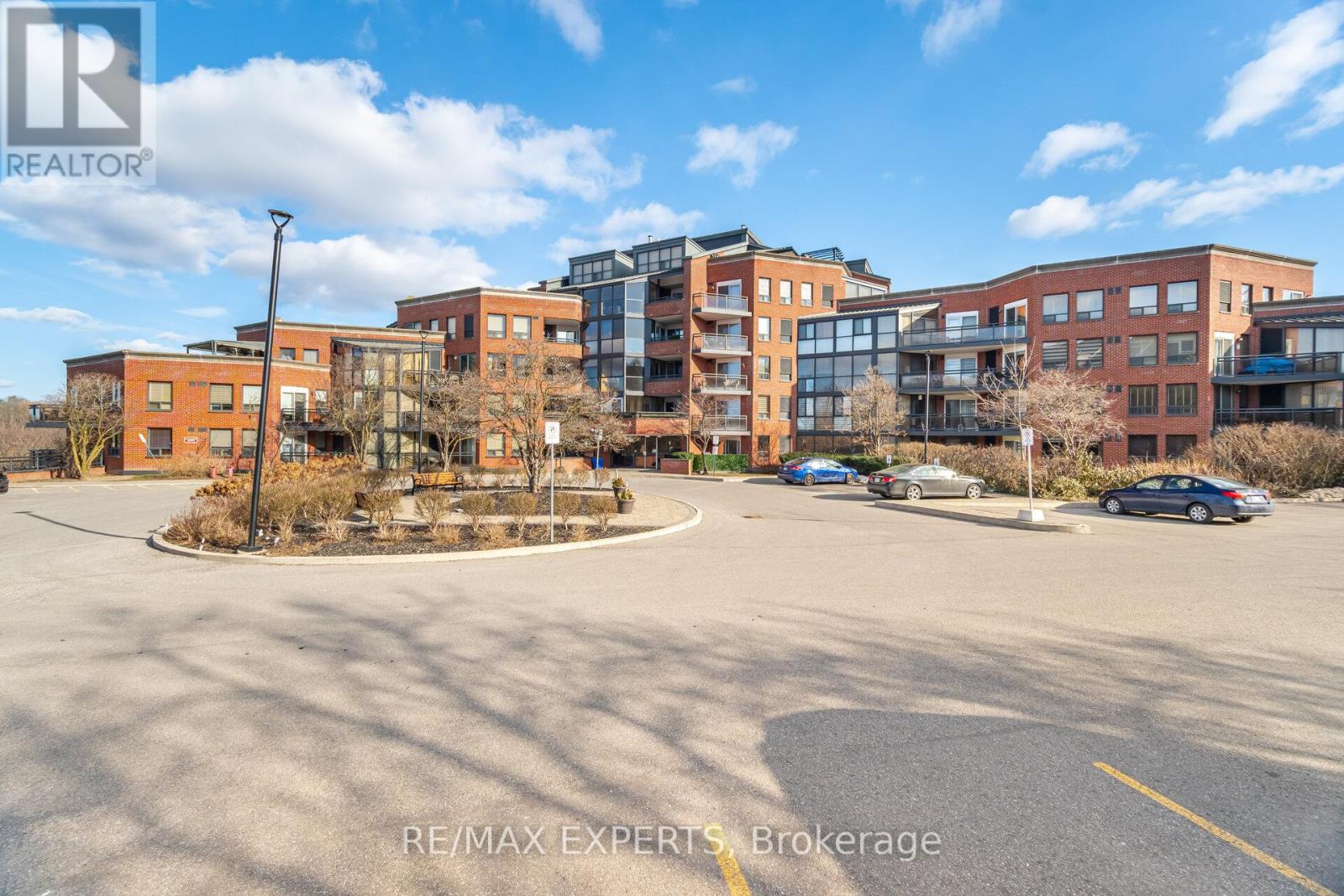 Apartment at 305 - 100 ARBORS LANE, Vaughan (West Woodbridge)