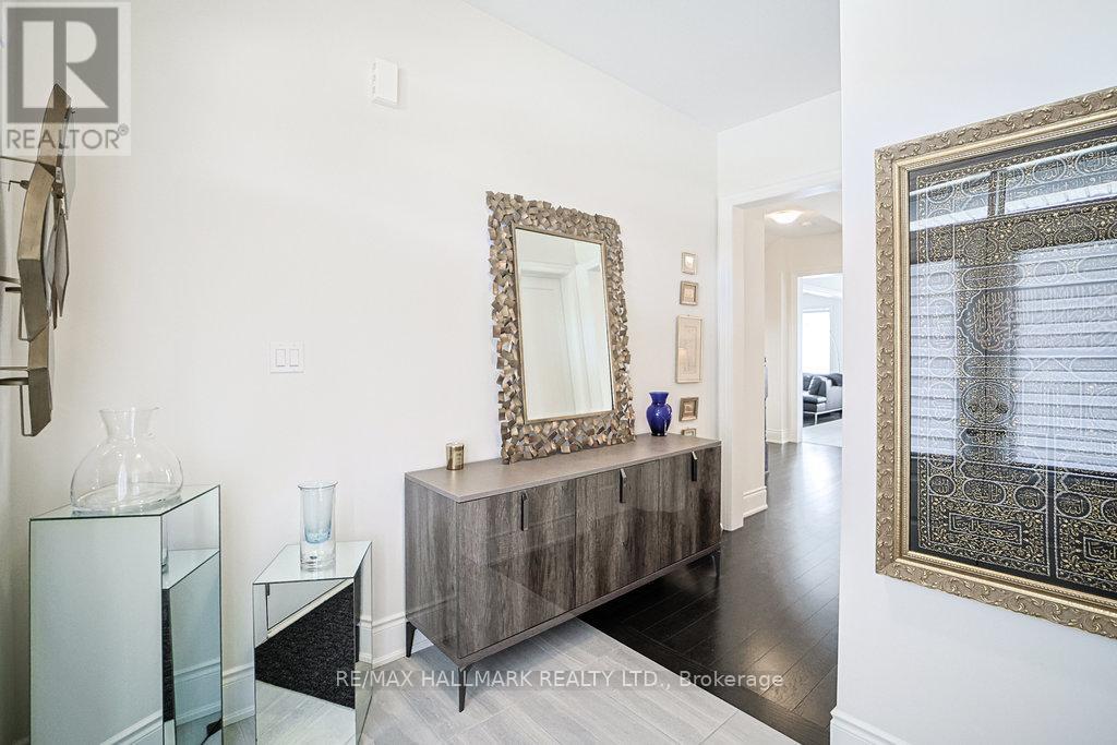 Detached at 25 KENTLEDGE AVENUE, East Gwillimbury