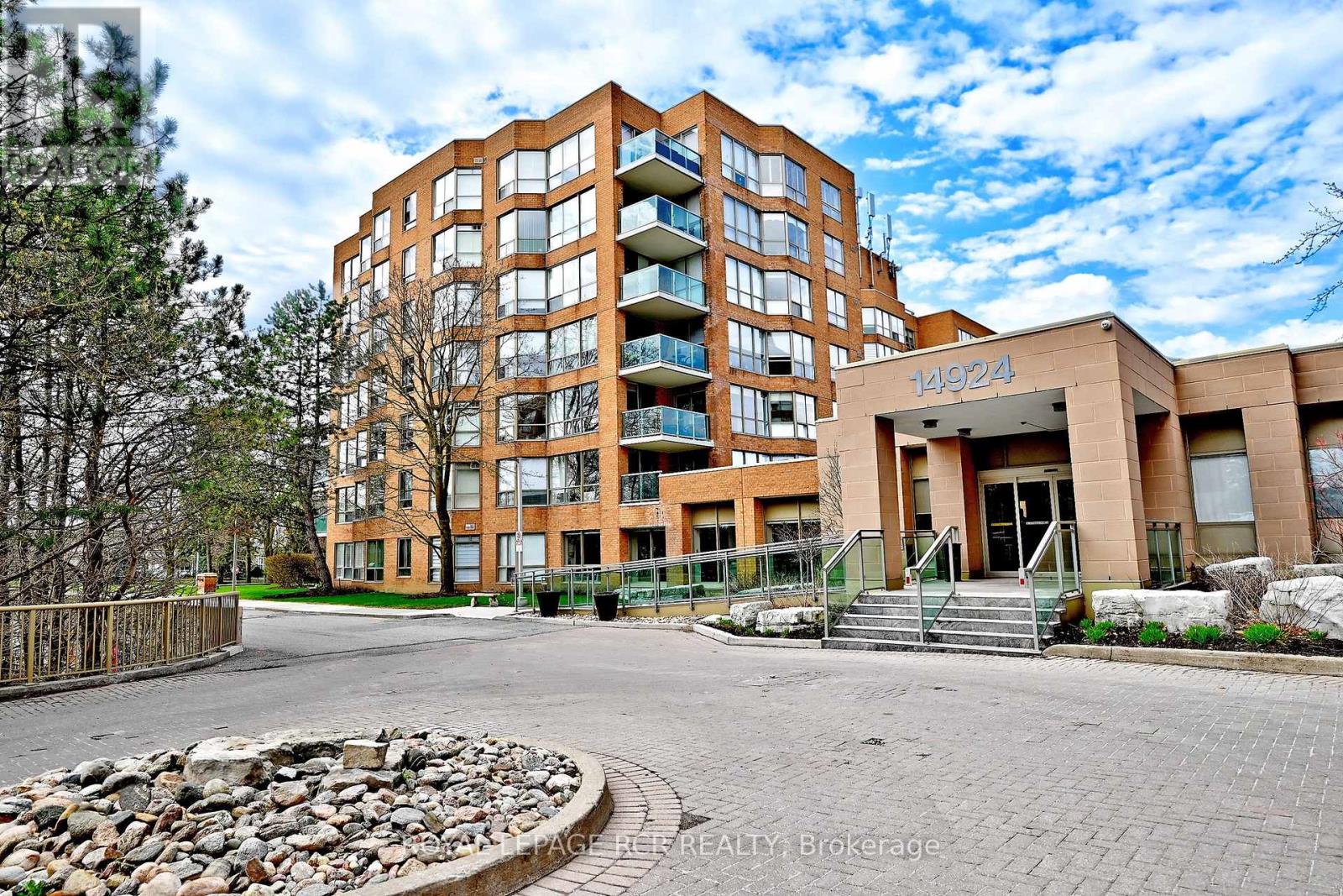 Apartment at 509 - 14924 YONGE STREET, Aurora (Aurora Highlands)