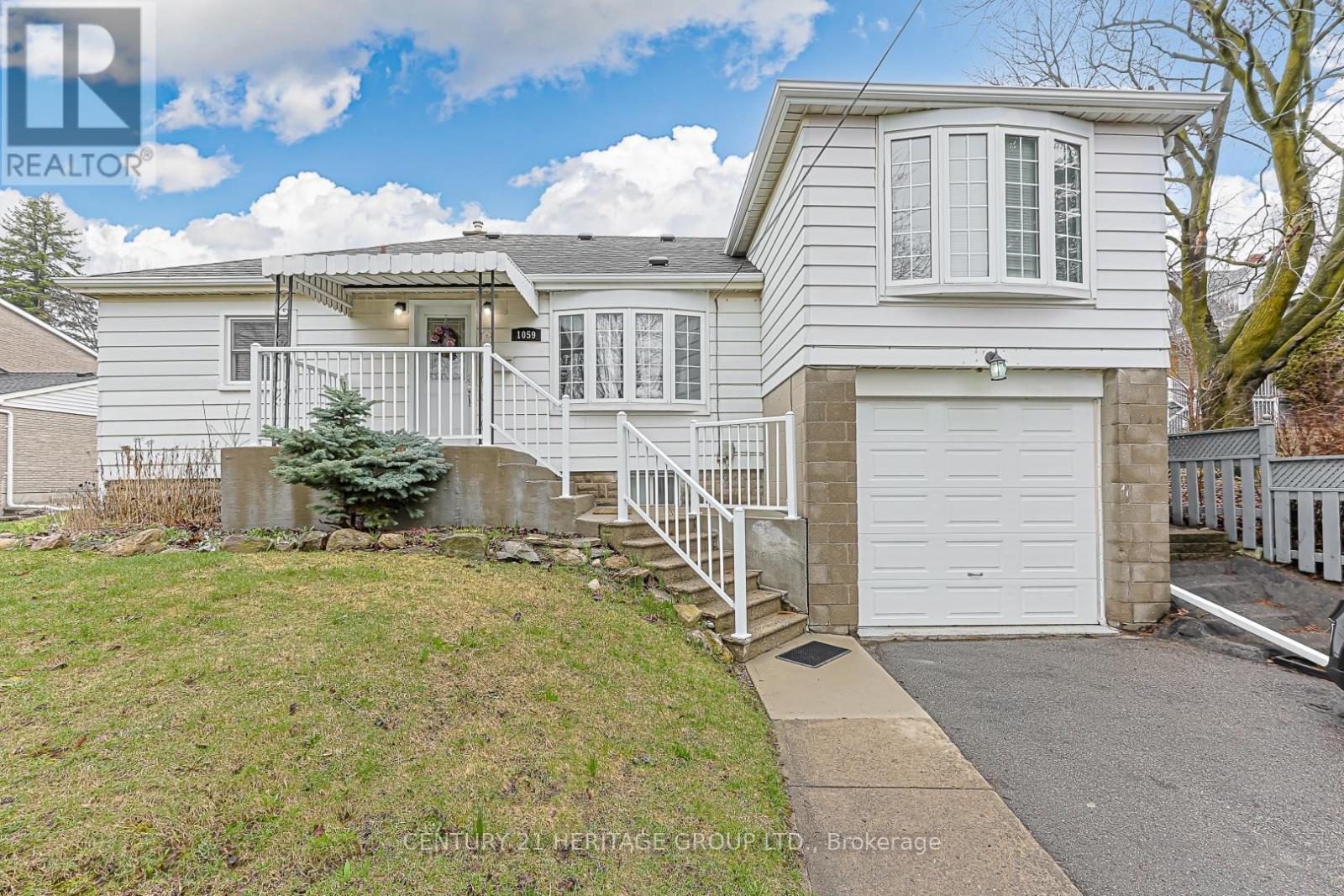Detached at 1059 GORHAM STREET, Newmarket (Gorham-College Manor)
