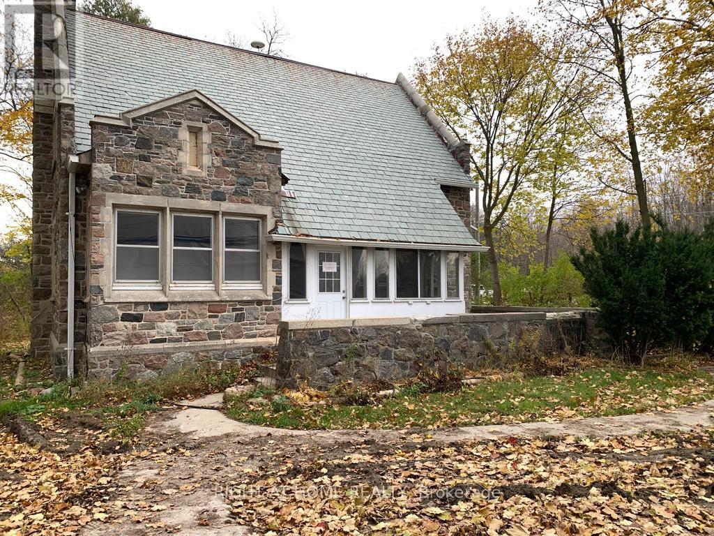 Detached at 13760 KEELE STREET, King