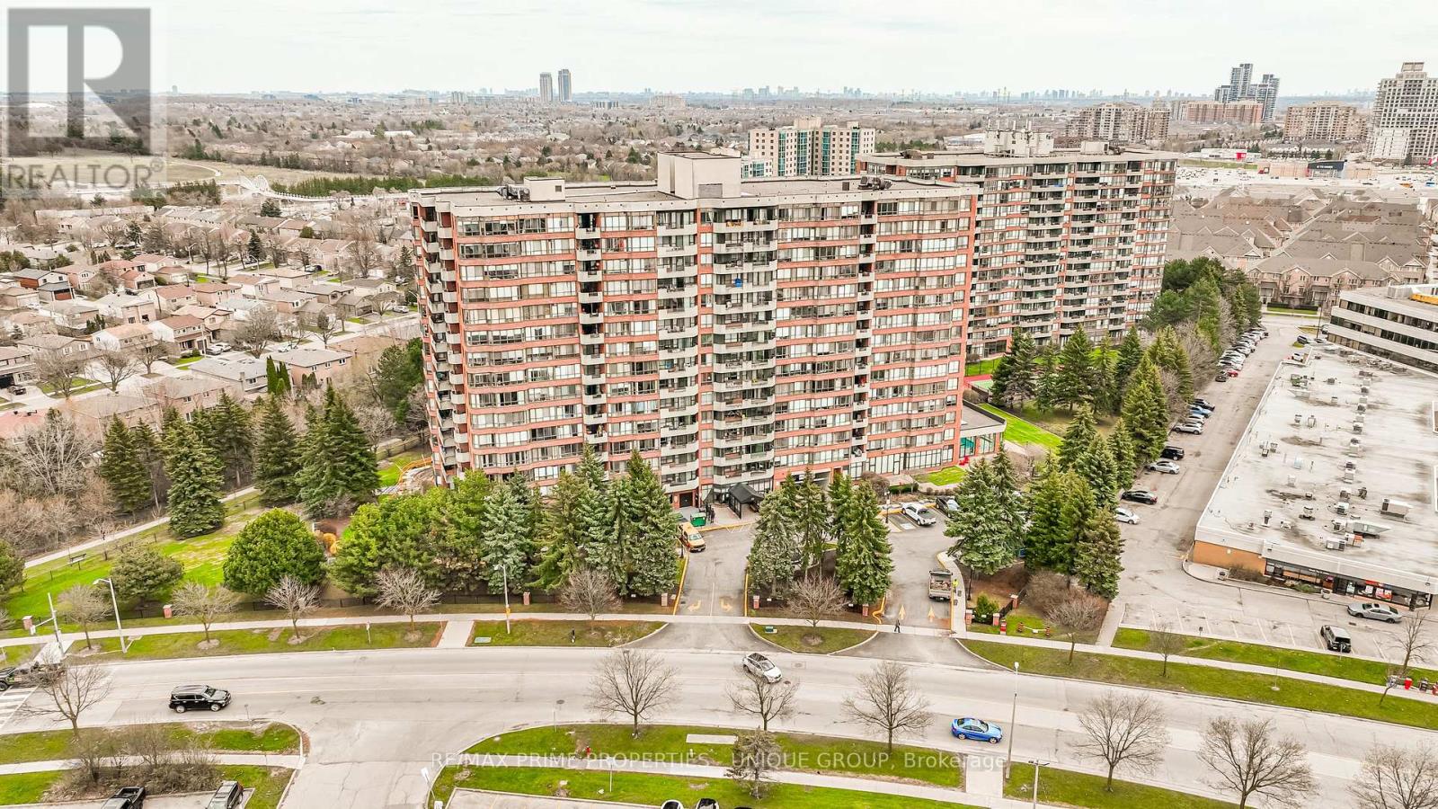 Apartment at 209 - 33 WELDRICK ROAD E, Richmond Hill (Observatory)