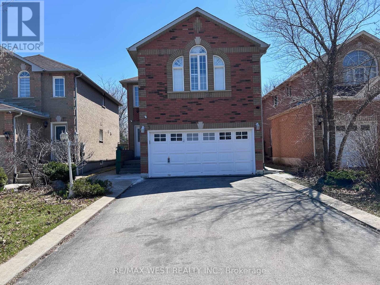 Detached at 3 AMARYLLIS AVENUE, Richmond Hill (Oak Ridges)
