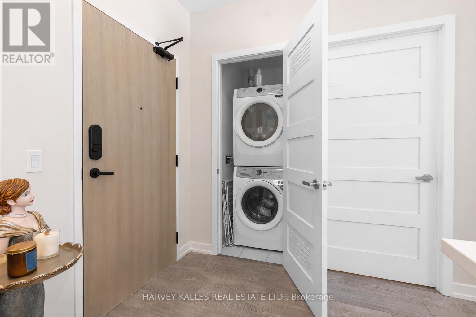 Apartment at 243 - 333 SUNSEEKER AVENUE, Innisfil